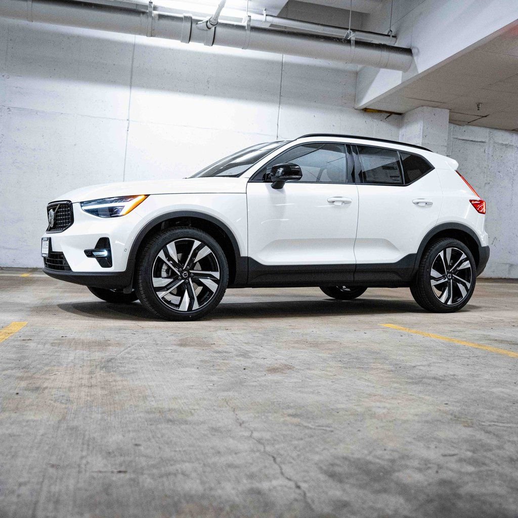 New 2026 Volvo XC40 B5 Ultra w/ Protection Package Premier image 3