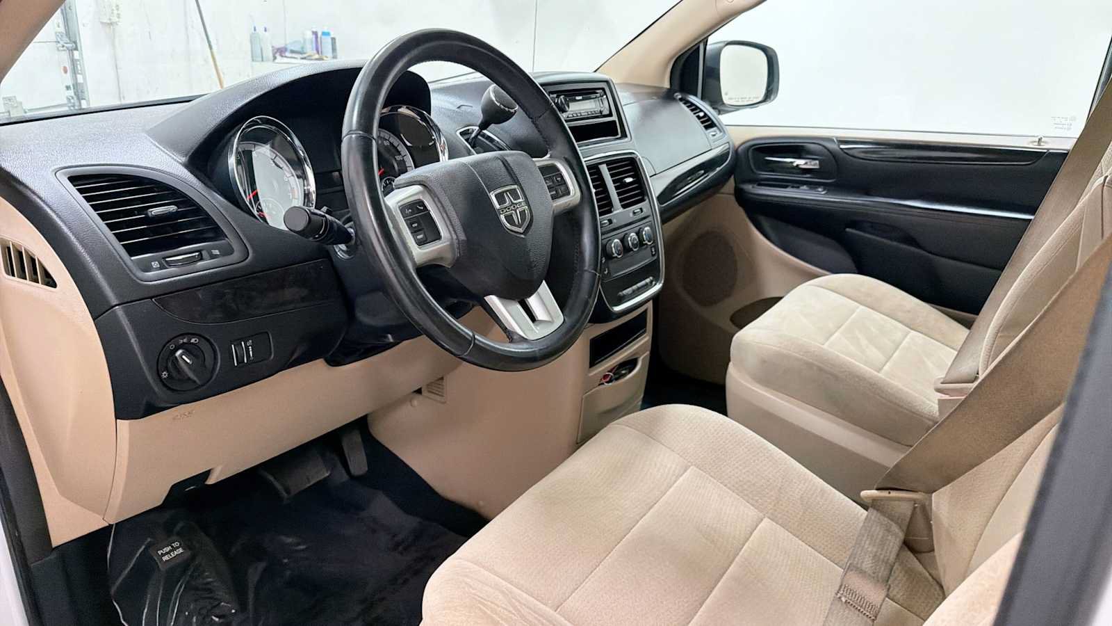 Used 2013 Dodge Grand Caravan American Value Package w/ UConnect Hands-Free Group FWD image 12