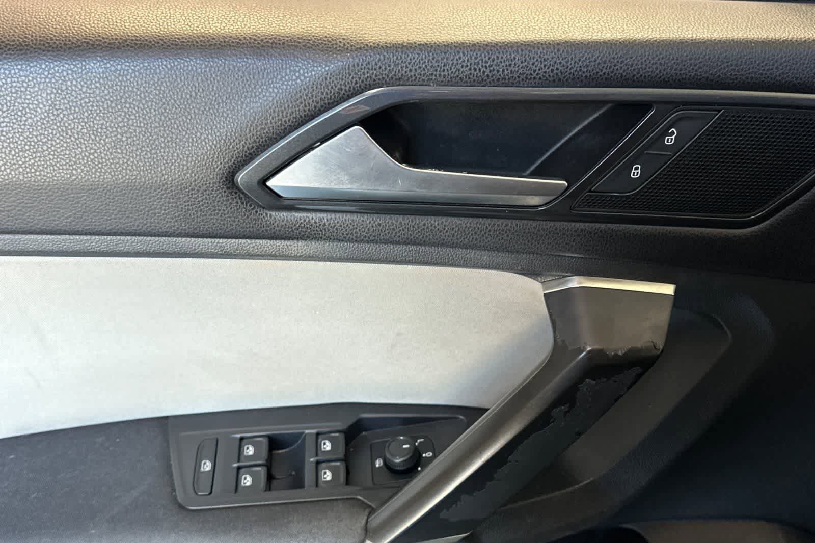 Used 2018 Volkswagen Tiguan S FWD image 15