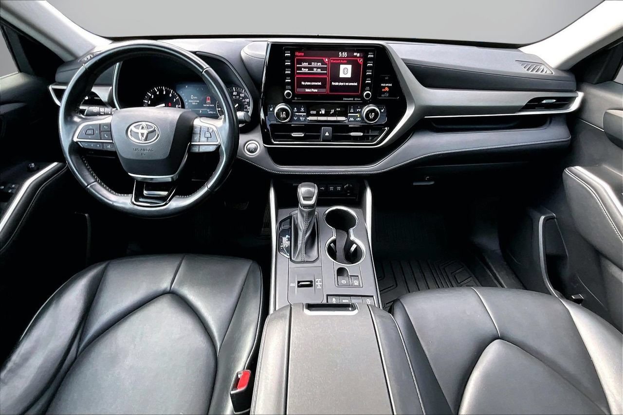 Used 2021 Toyota Highlander XLE FWD image 14