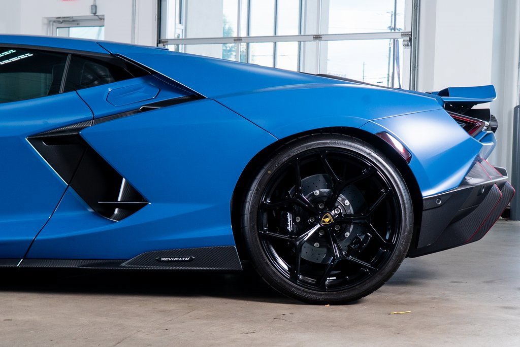Used 2024 Lamborghini Revuelto image 14