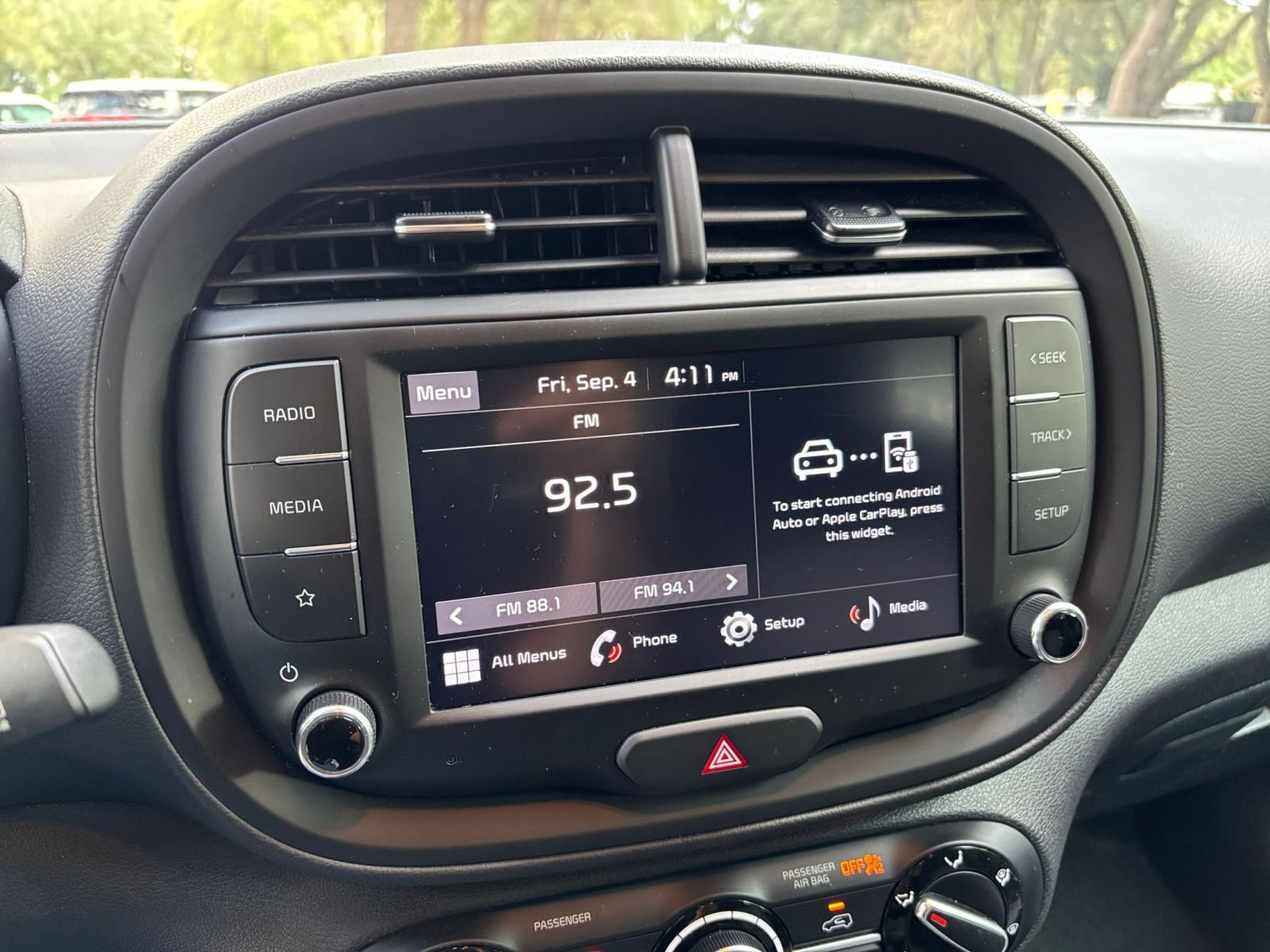 Used 2025 Kia Soul LX w/ LX Technology Package FWD image 19