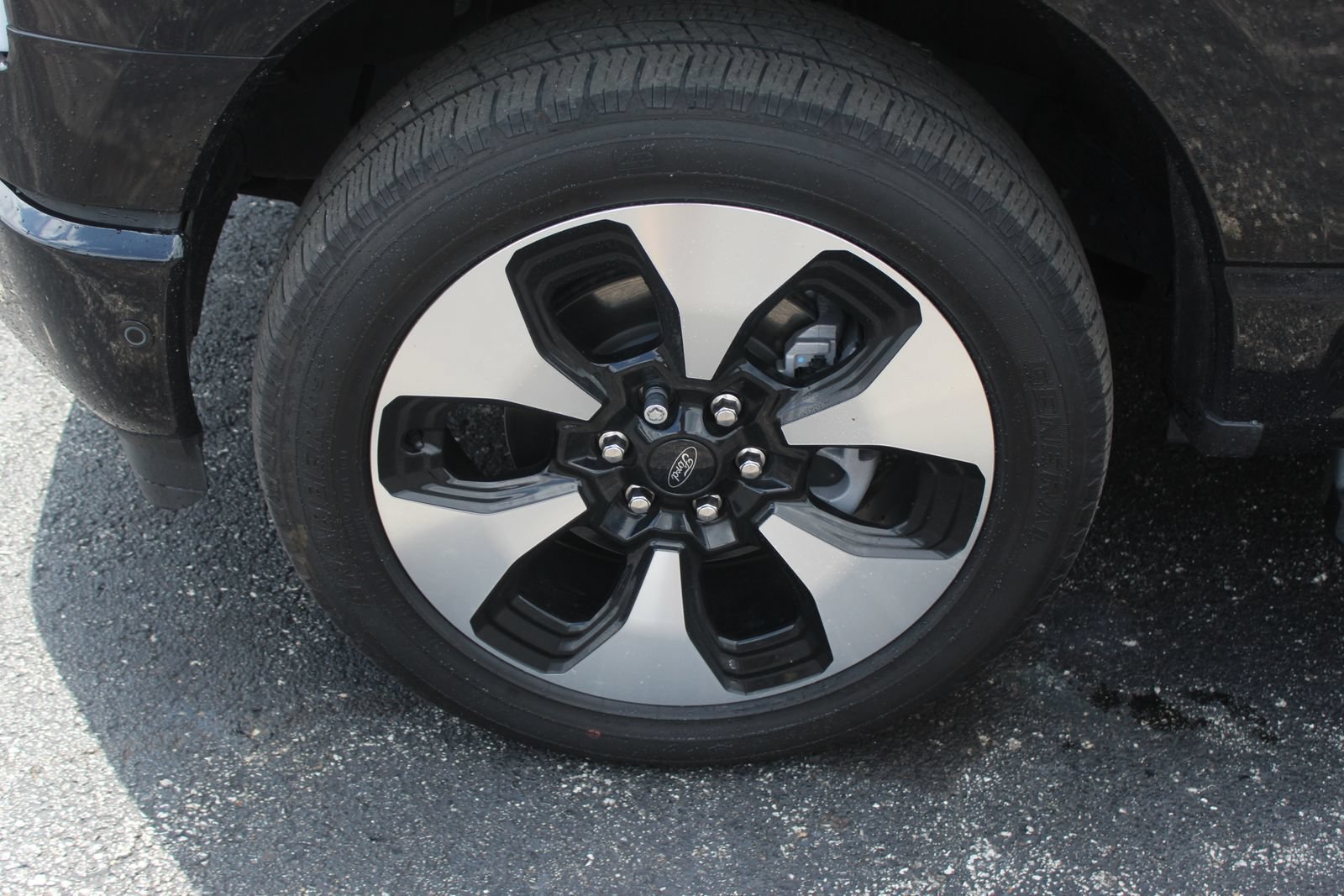 Used 2023 Ford F150 Lightning Platinum AWD/4WD image 2