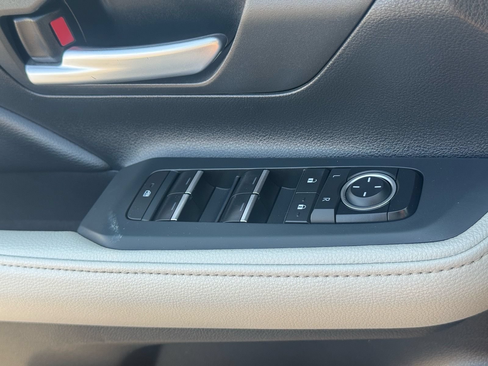 Used 2025 Toyota Grand Highlander AWD image 32