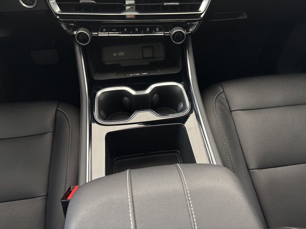 Used 2025 Chevrolet Traverse LT w/ Sun and Wheel Package image 25