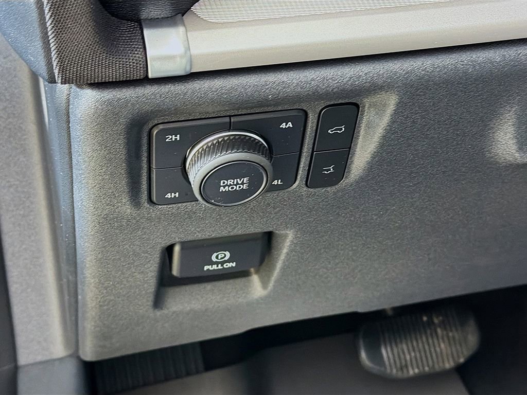 Used 2025 Ford Expedition Active image 31