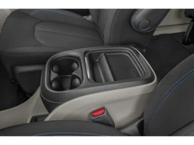 Used 2023 Chrysler Pacifica Limited FWD image 14