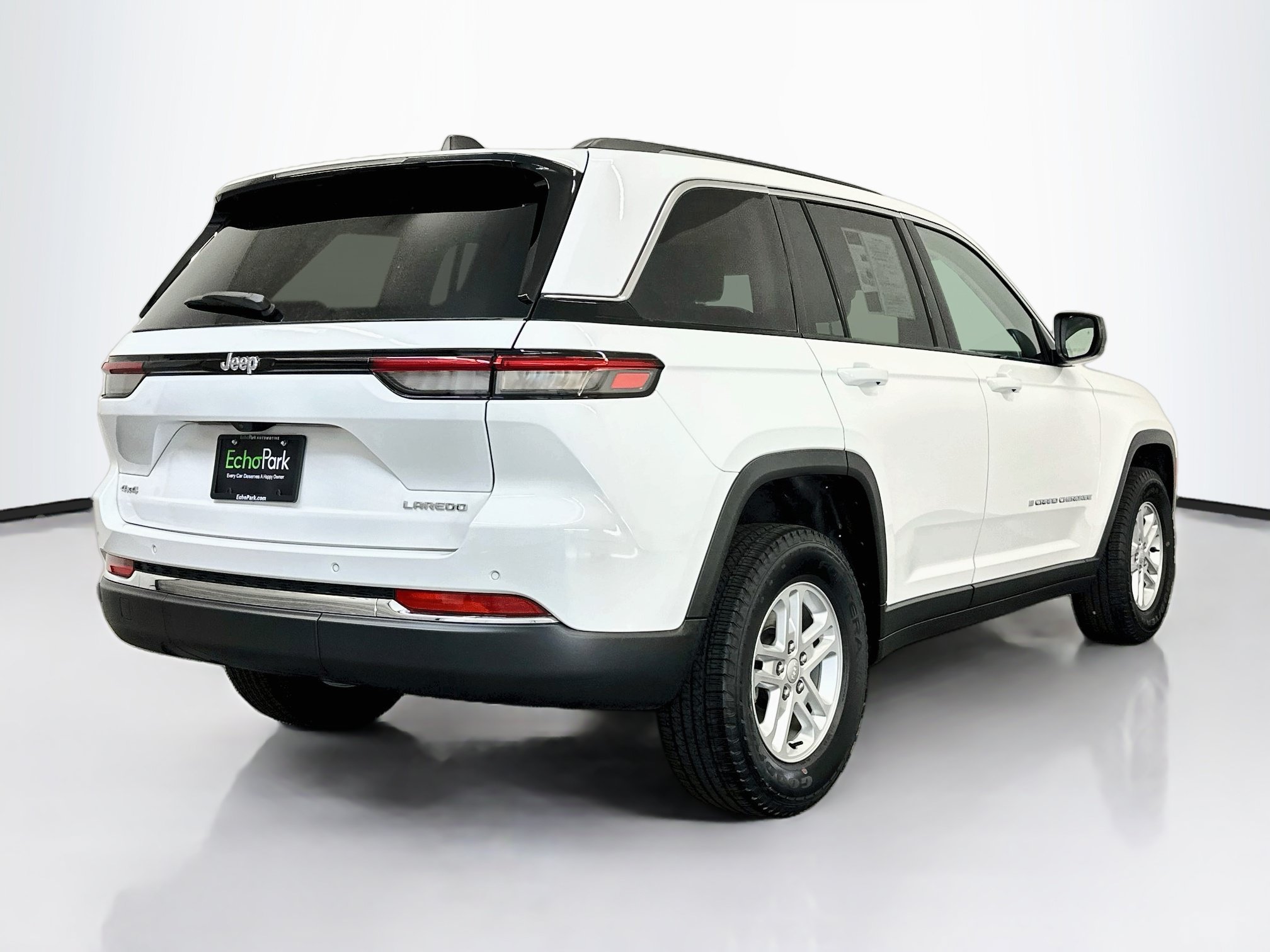 Used 2023 Jeep Grand Cherokee Laredo w/ Luxury Tech Group I AWD/4WD image 9