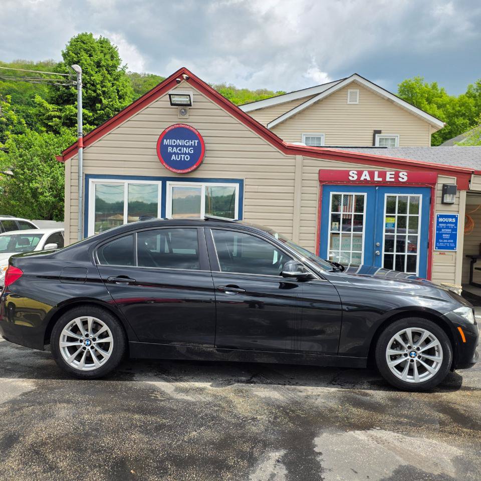 Used 2017 BMW 320i xDrive Sedan AWD/4WD image 5
