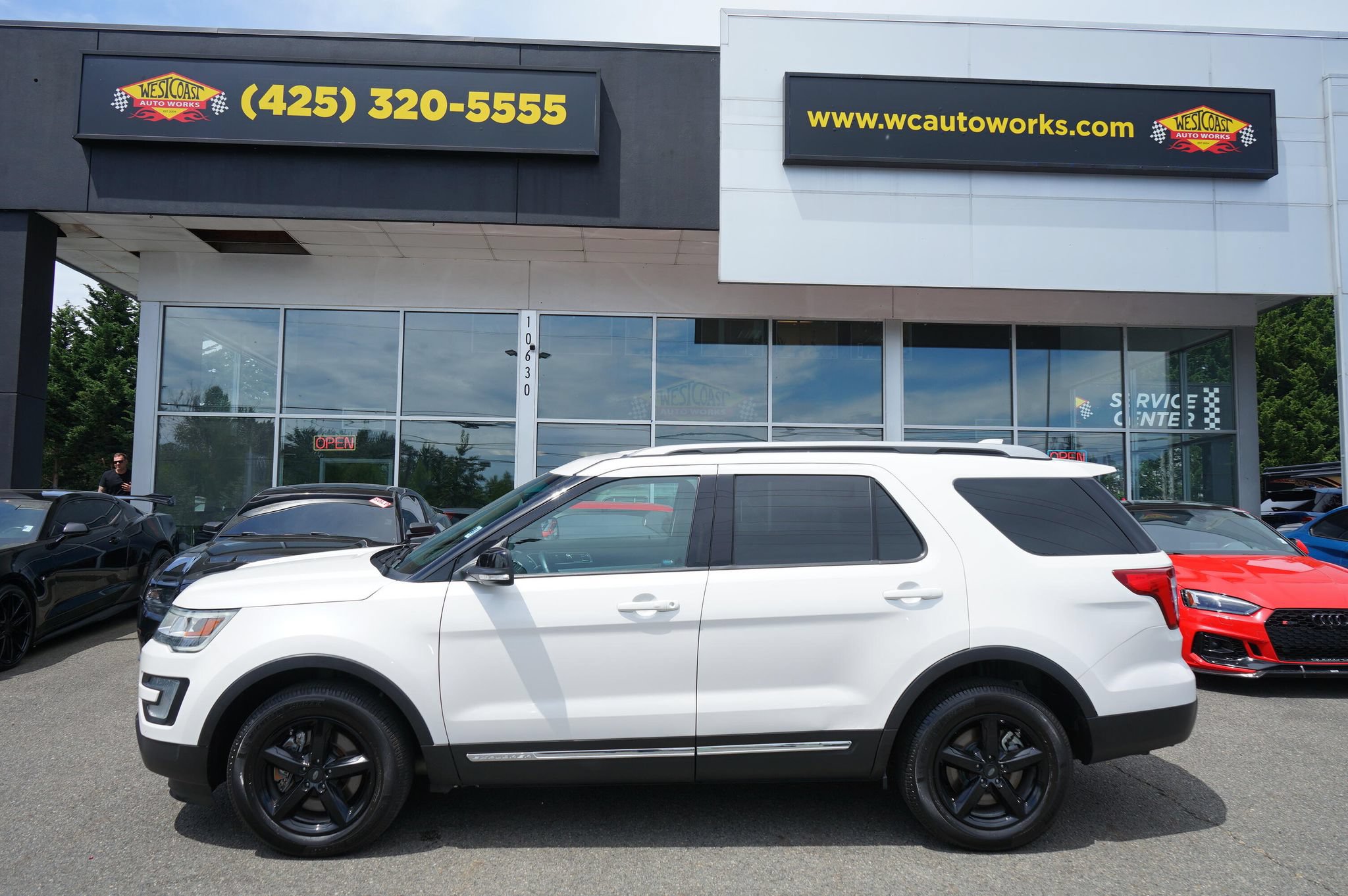 Used 2016 Ford Explorer XLT w/ Equipment Group 202A AWD/4WD image 2