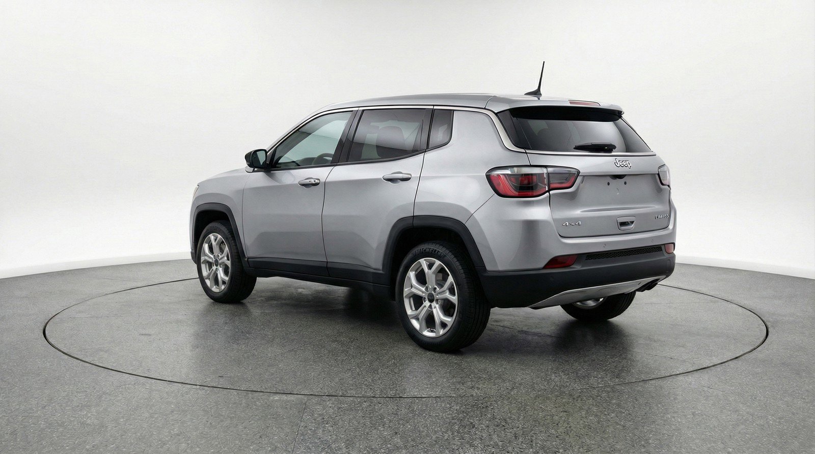 Used 2025 Jeep Compass Latitude image 6