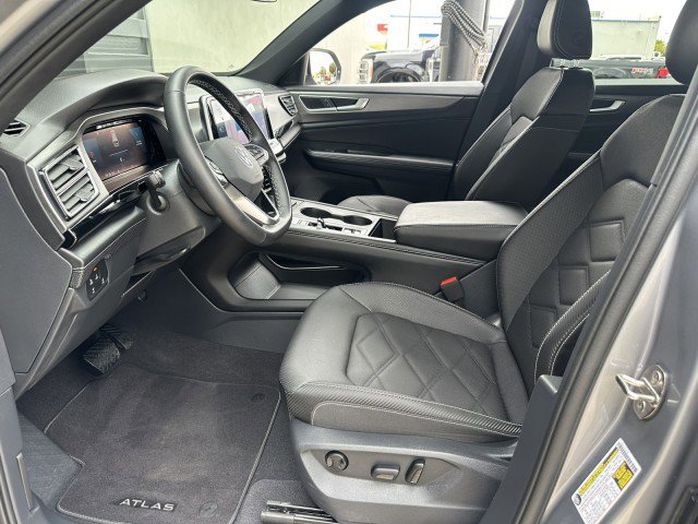 Used 2024 Volkswagen Atlas Cross Sport SE image 12