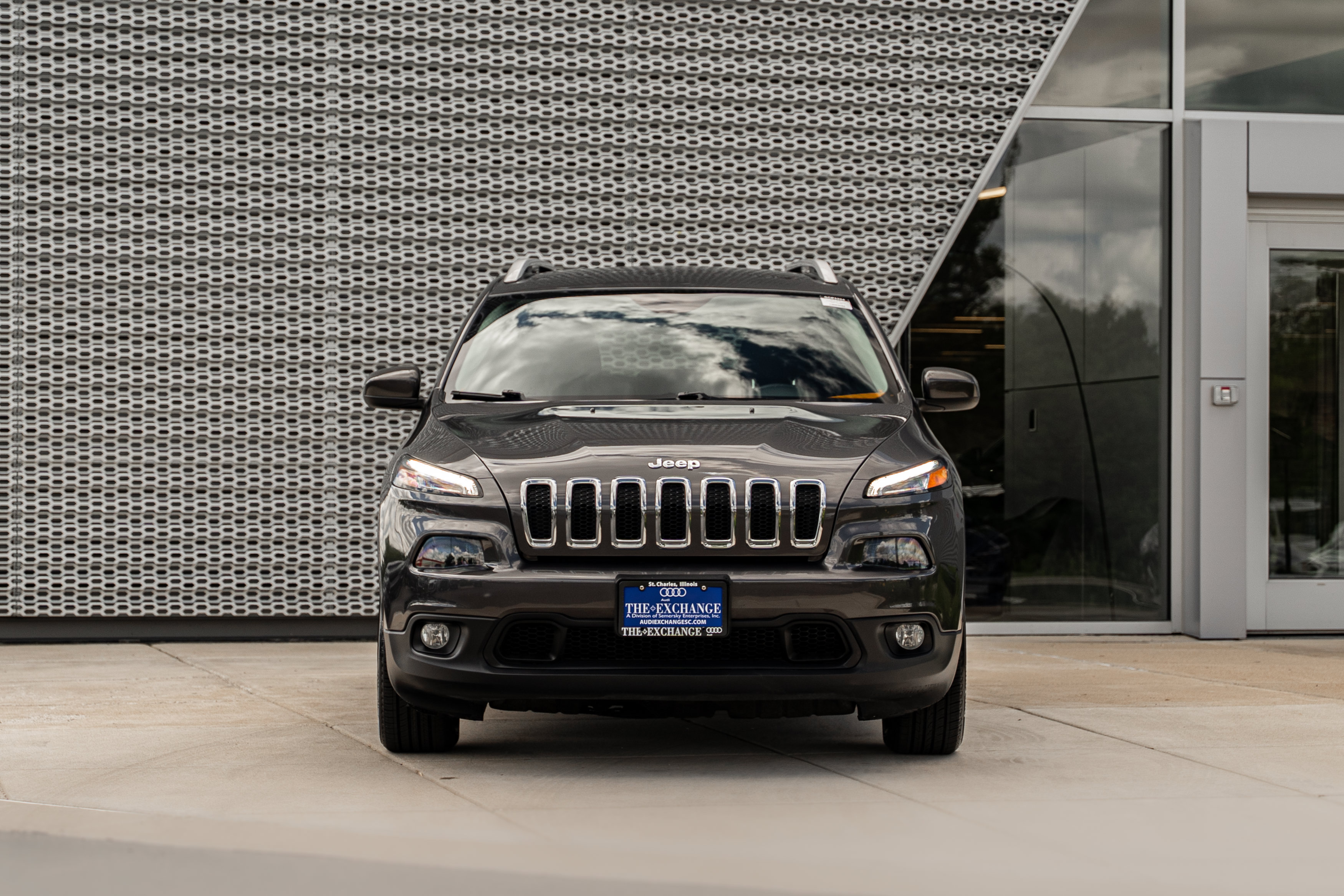 Used 2016 Jeep Cherokee Latitude w/ Cold Weather Group FWD image 30