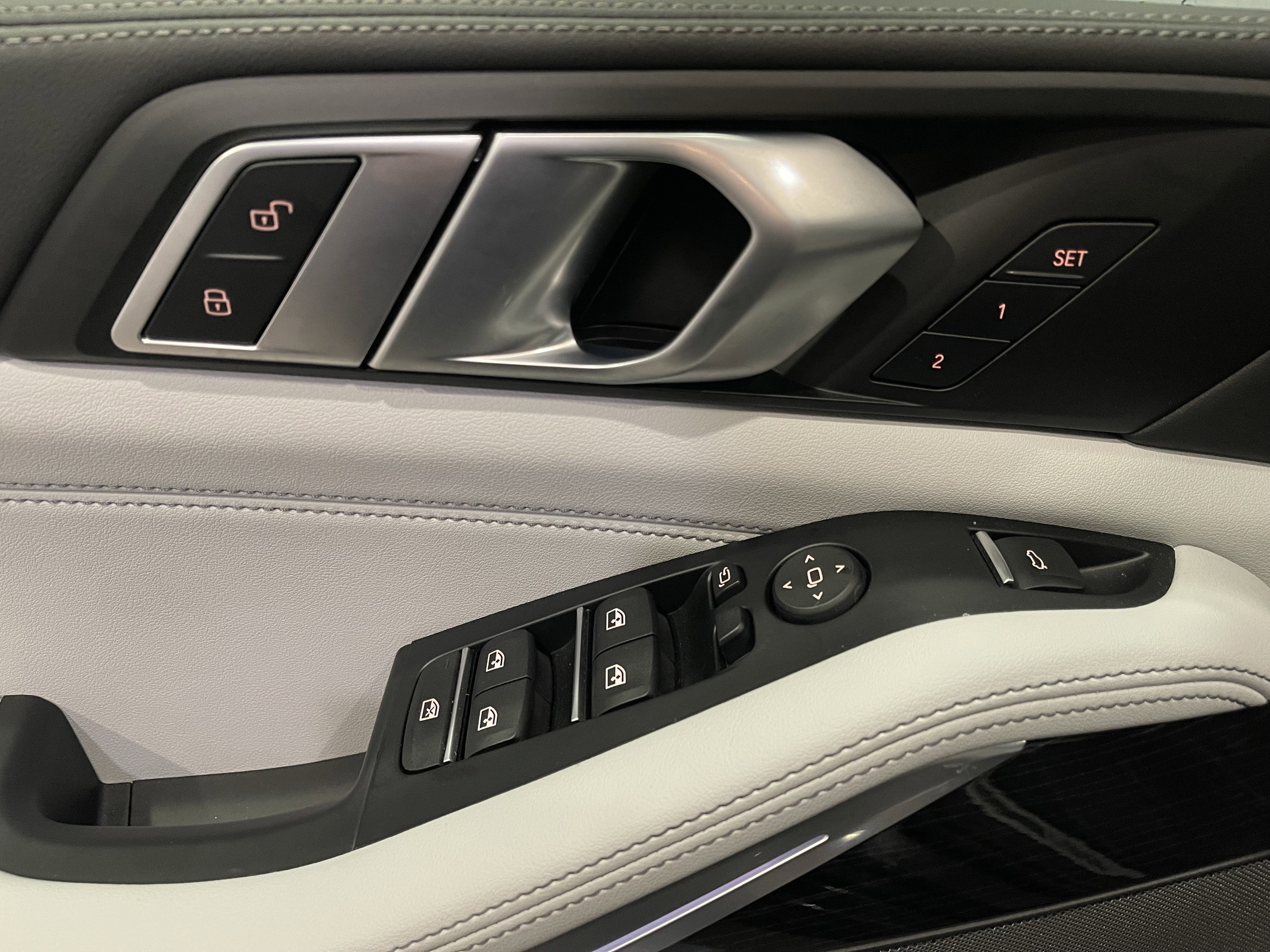 Used 2026 BMW X5 xDrive50e w/ M Sport Package image 11