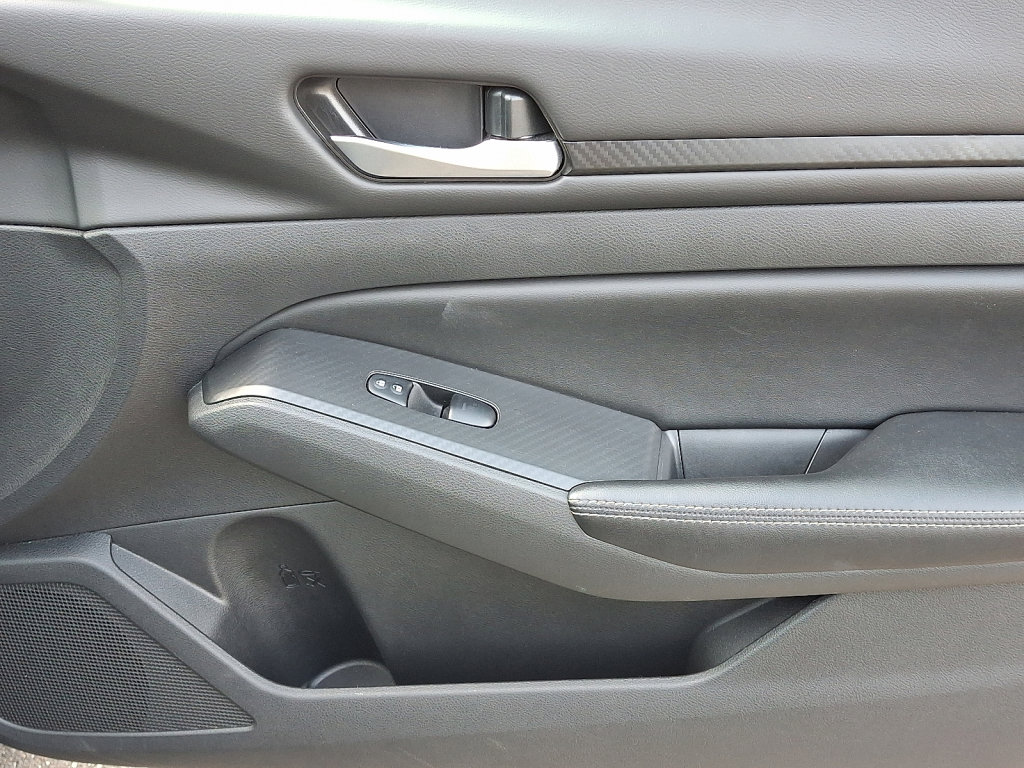 Used 2024 Nissan Altima 2.5 SV image 10