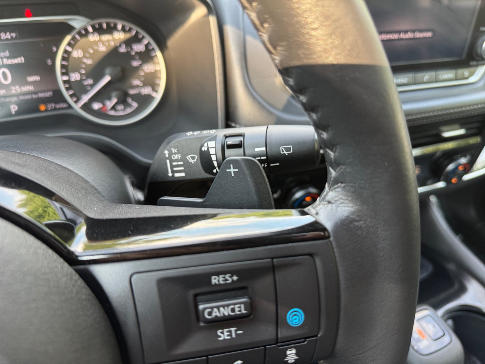 Used 2023 Nissan Rogue SL AWD/4WD image 25