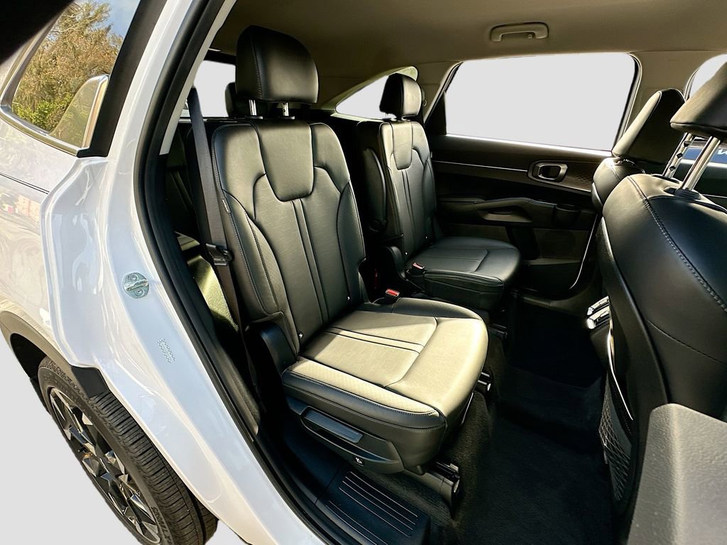 Certified 2025 Kia Sorento EX image 27