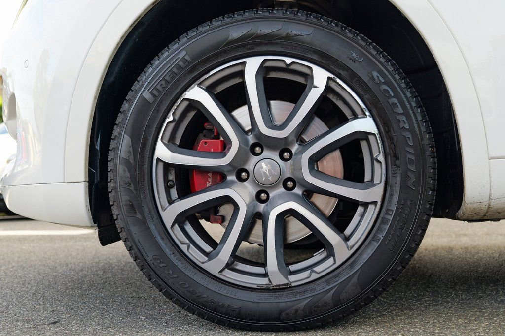 Used 2019 Maserati Levante Base image 15