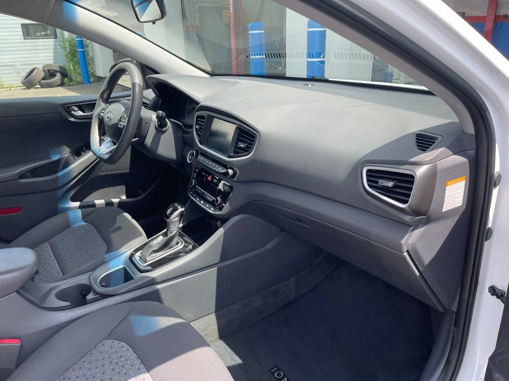 Used 2018 Hyundai Ioniq Blue FWD image 23