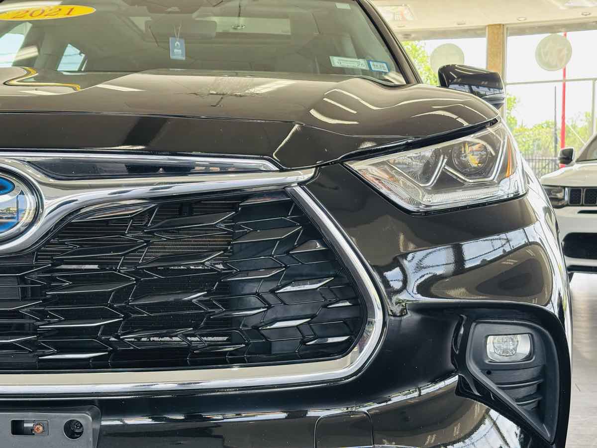 Used 2021 Toyota Highlander Platinum AWD/4WD image 18