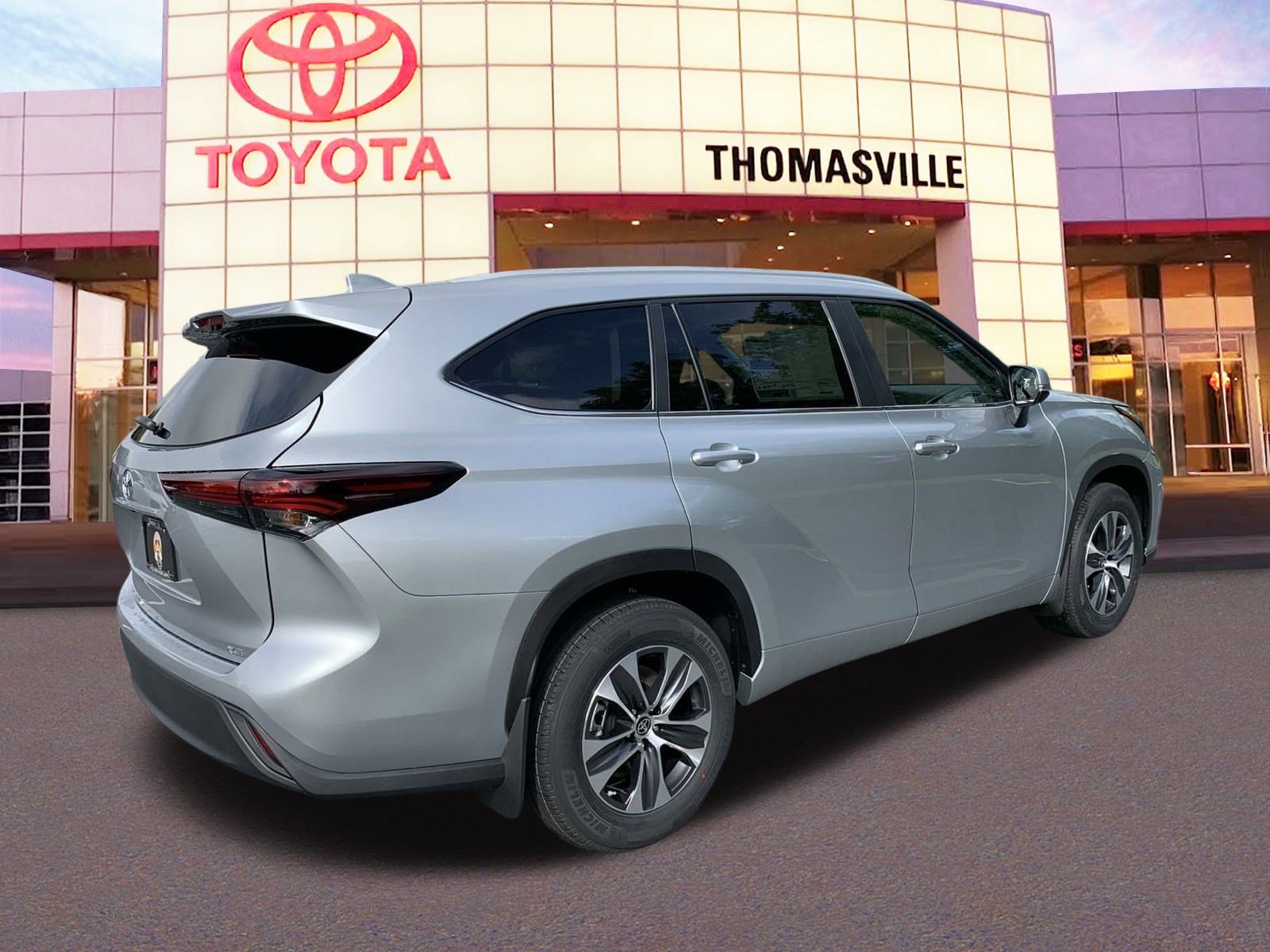New 2024 Toyota Highlander XLE FWD image 5