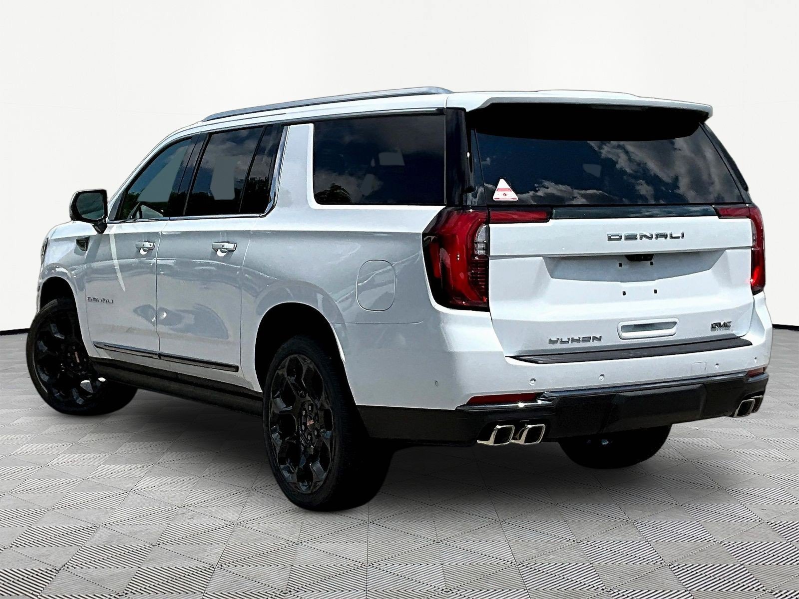 New 2026 GMC Yukon XL Denali Ultimate w/ LPO, Floor Liner Package AWD/4WD image 4