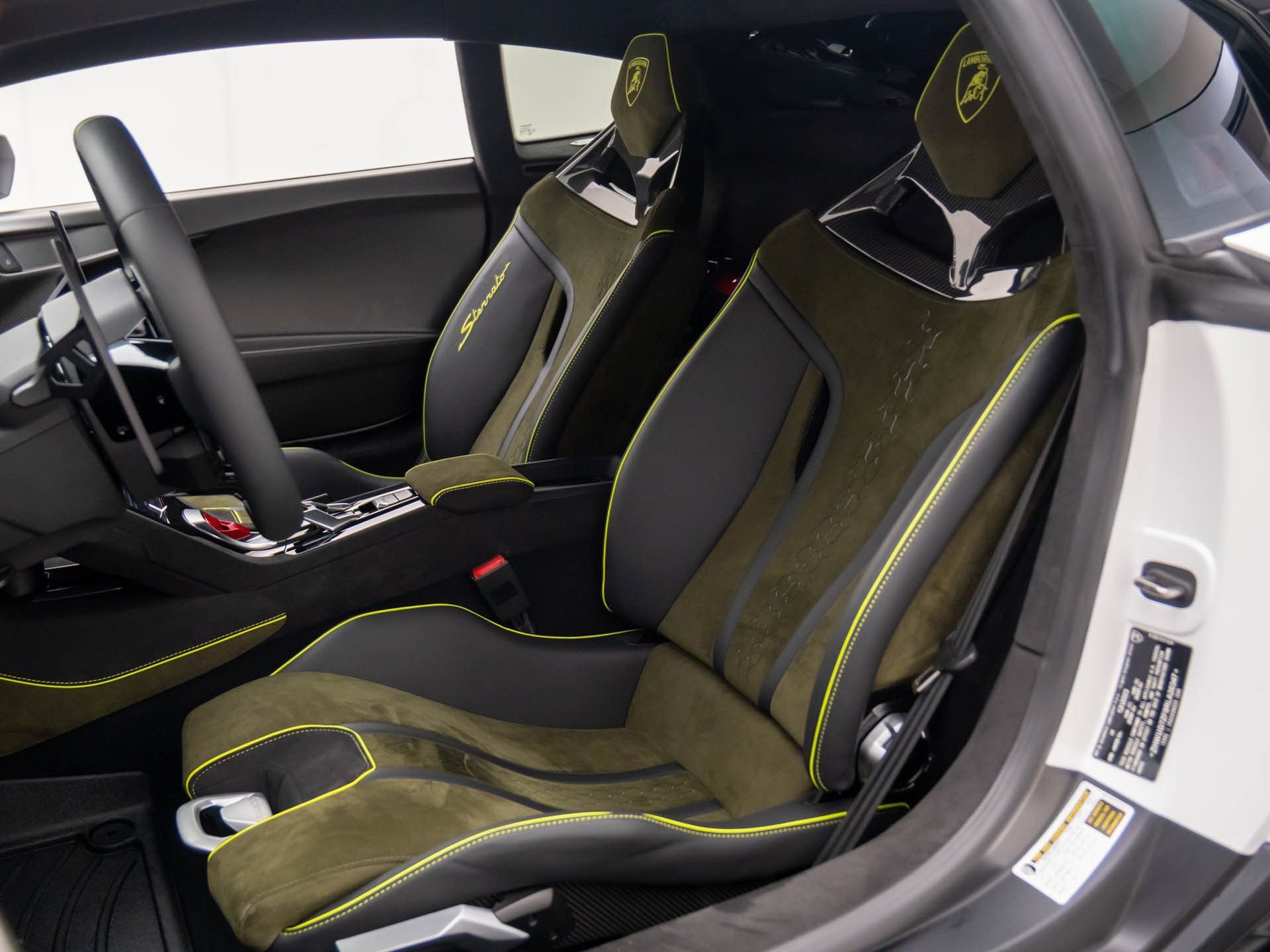 Used 2024 Lamborghini Huracan Sterrato image 10
