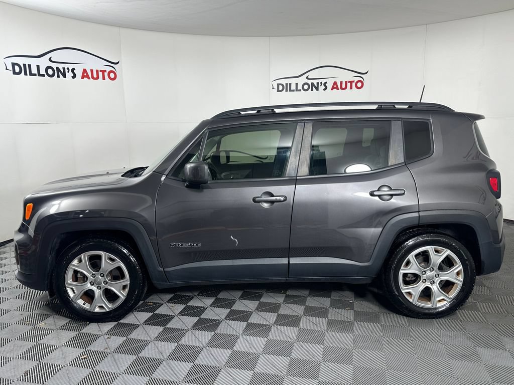 Used 2019 Jeep Renegade Latitude w/ UConnect 8.4 Nav Group FWD image 3