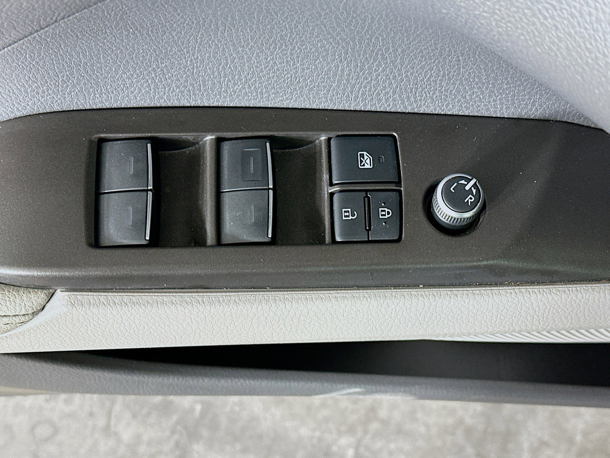 Used 2021 Toyota Camry XLE image 15