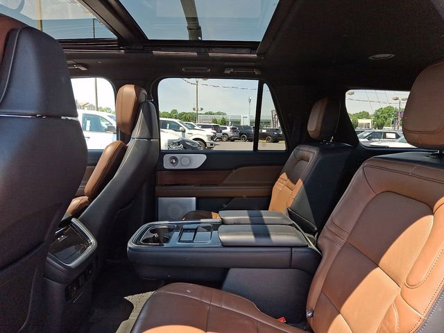 Certified 2023 Lincoln Navigator L Reserve AWD/4WD image 10