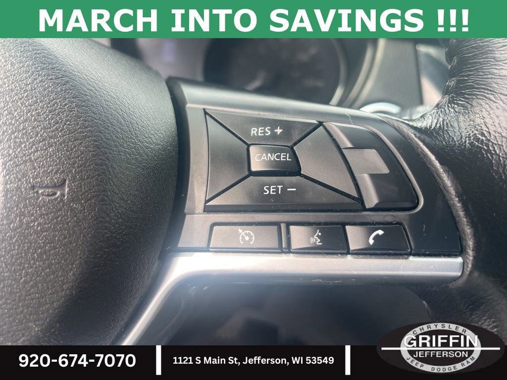 Used 2018 Nissan Rogue SV image 12