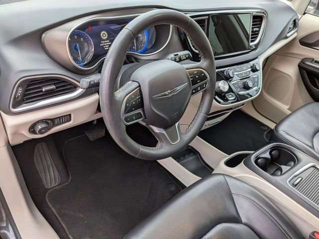 Certified 2023 Chrysler Pacifica Touring-L image 11