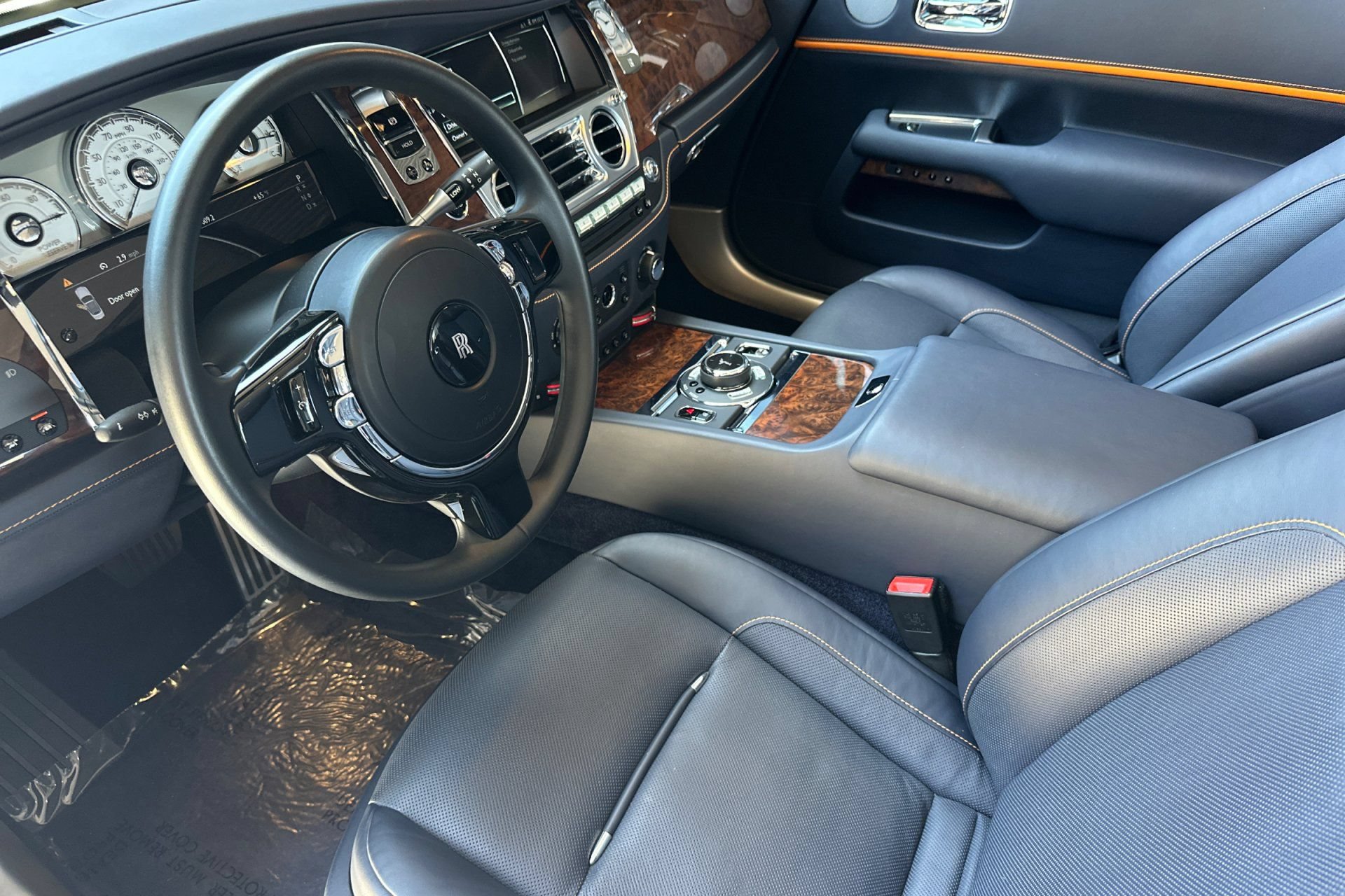 Used 2019 Rolls-Royce Dawn RWD image 4