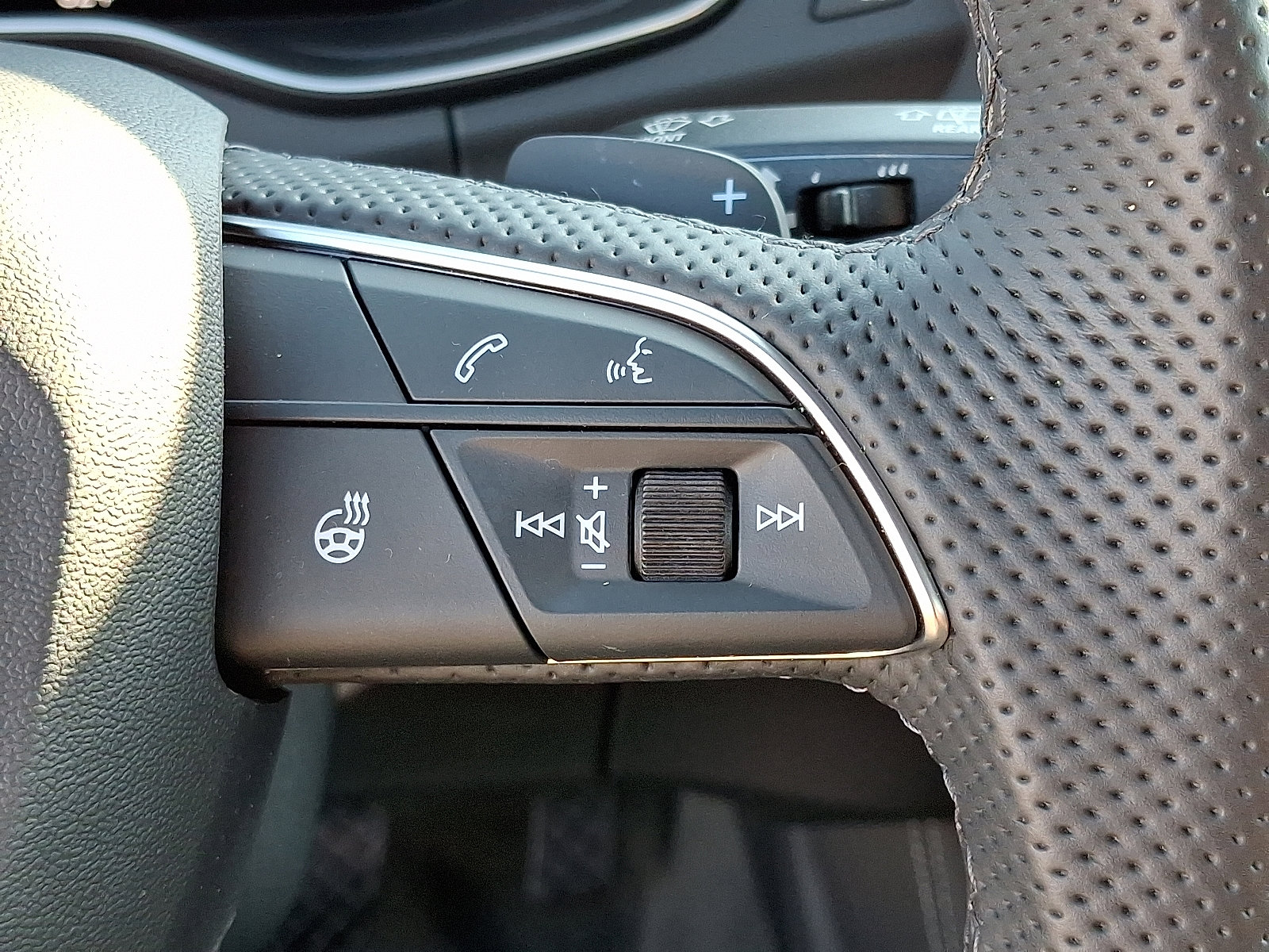 Certified 2025 Audi Q5 2.0T Premium Plus image 23