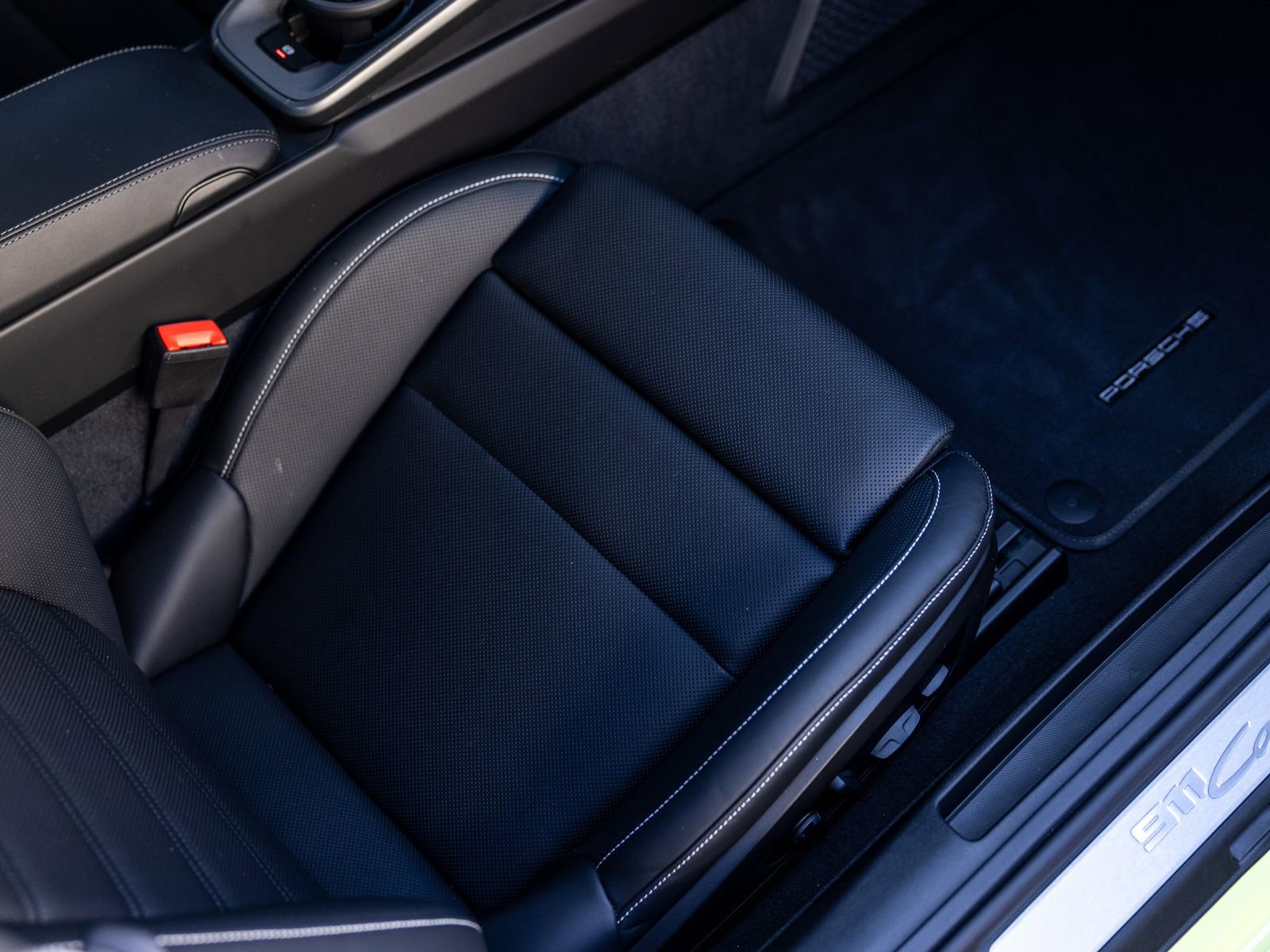 Certified 2025 Porsche 911 Carrera image 32