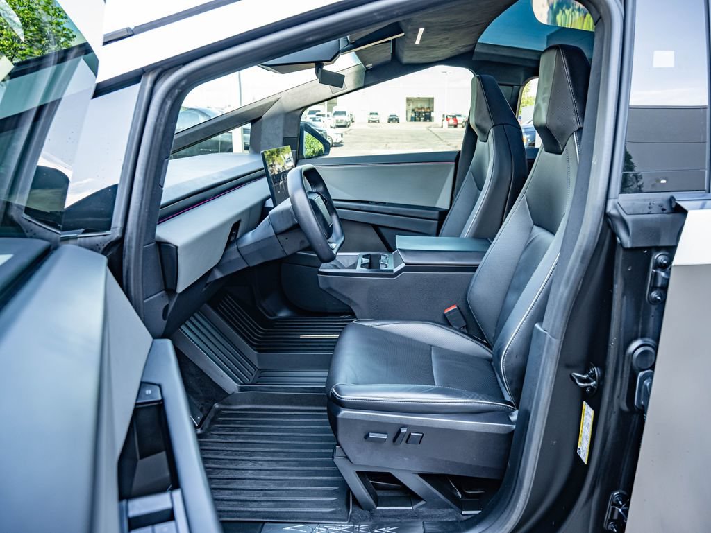 Used 2024 Tesla Cybertruck AWD Crew Cab image 29