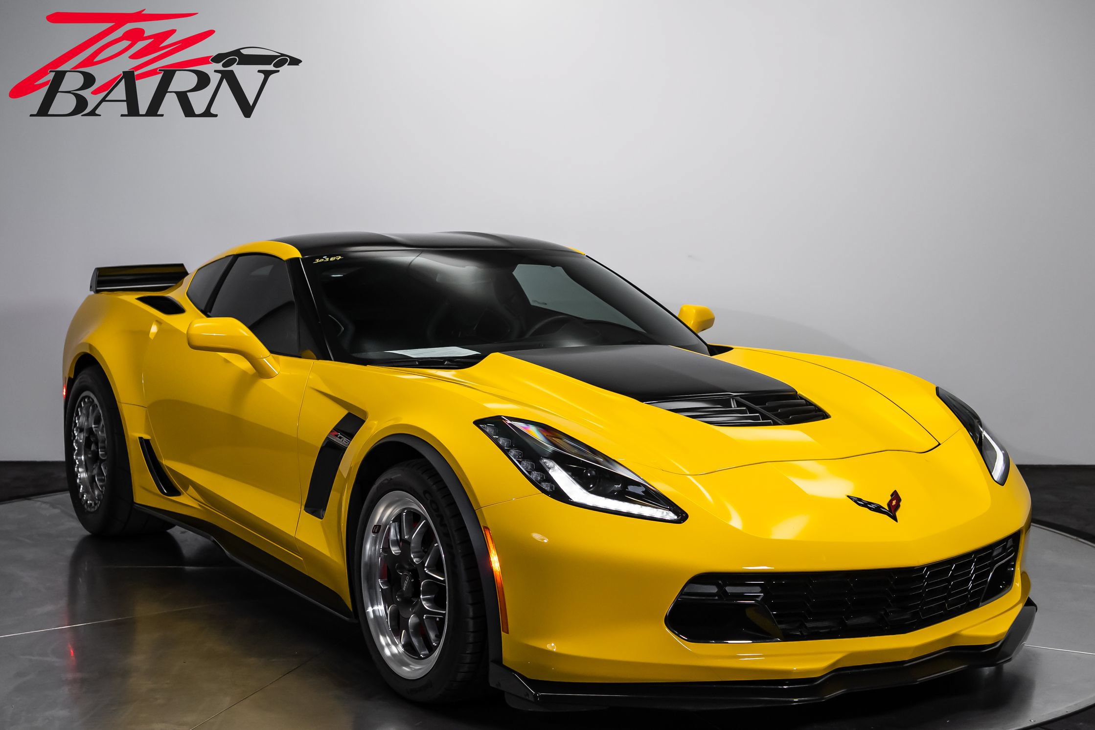 Used 2015 Chevrolet Corvette Z06 w/ 2LZ Preferred Equipment Group RWD image 15