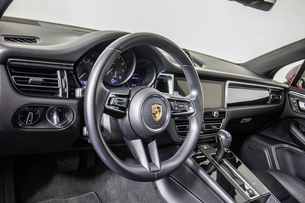 Used 2024 Porsche Macan w/ Premium Plus Package AWD/4WD image 17