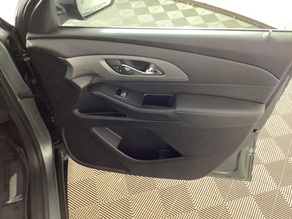Used 2023 Chevrolet Traverse LT w/ LPO, Floor Liner Package AWD/4WD image 9