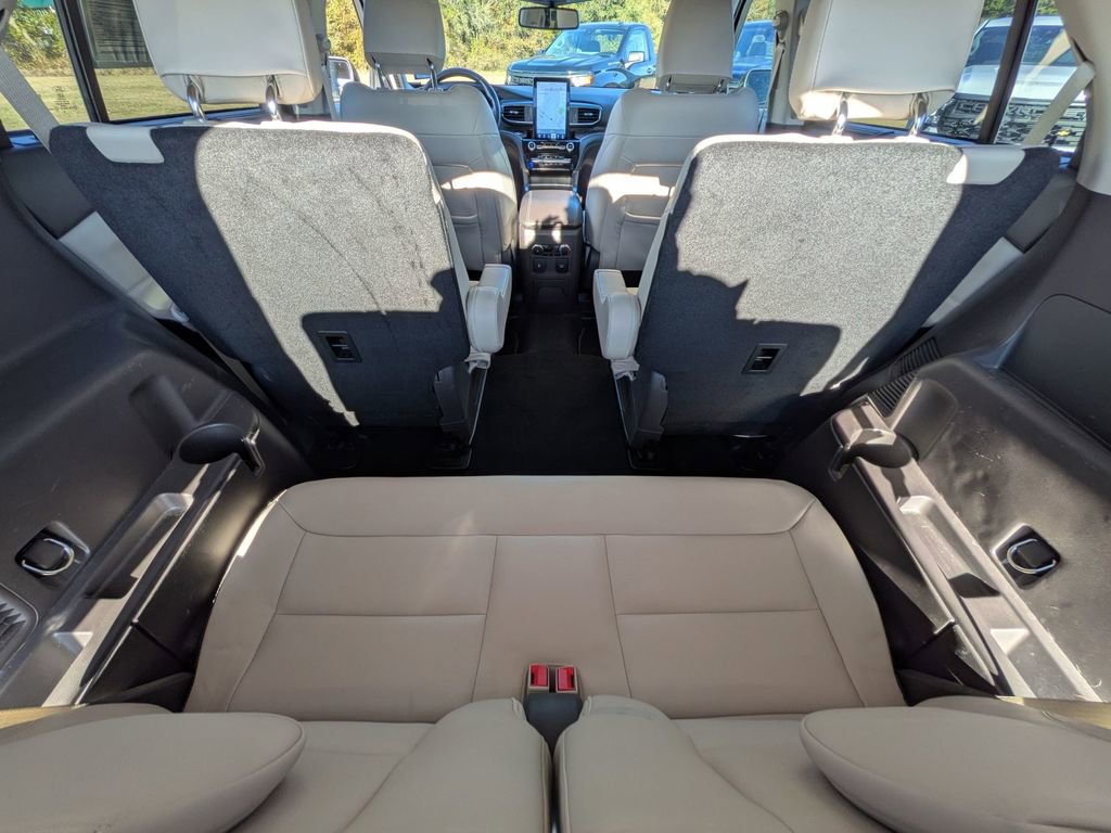 Used 2023 Ford Explorer Platinum w/ Technology Package AWD/4WD image 32