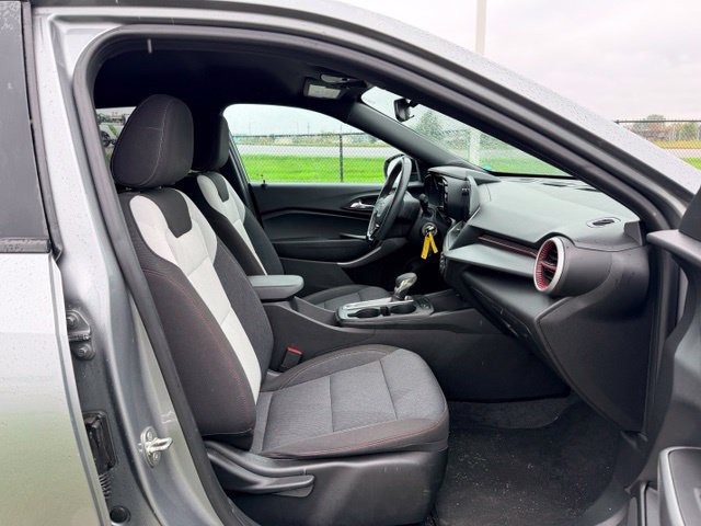 Used 2024 Chevrolet Trax RS FWD image 11