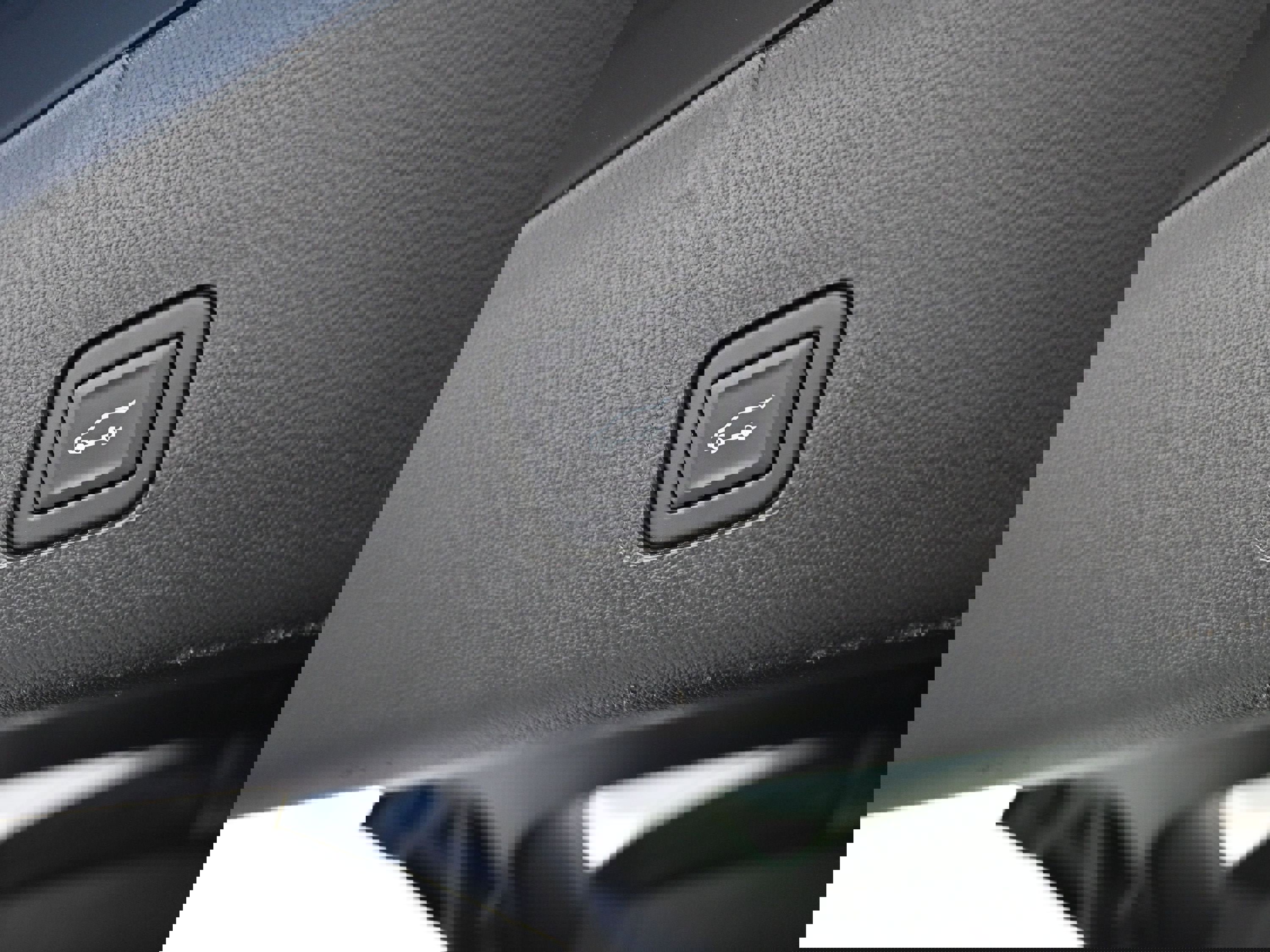 Used 2023 Chevrolet Traverse LT image 30