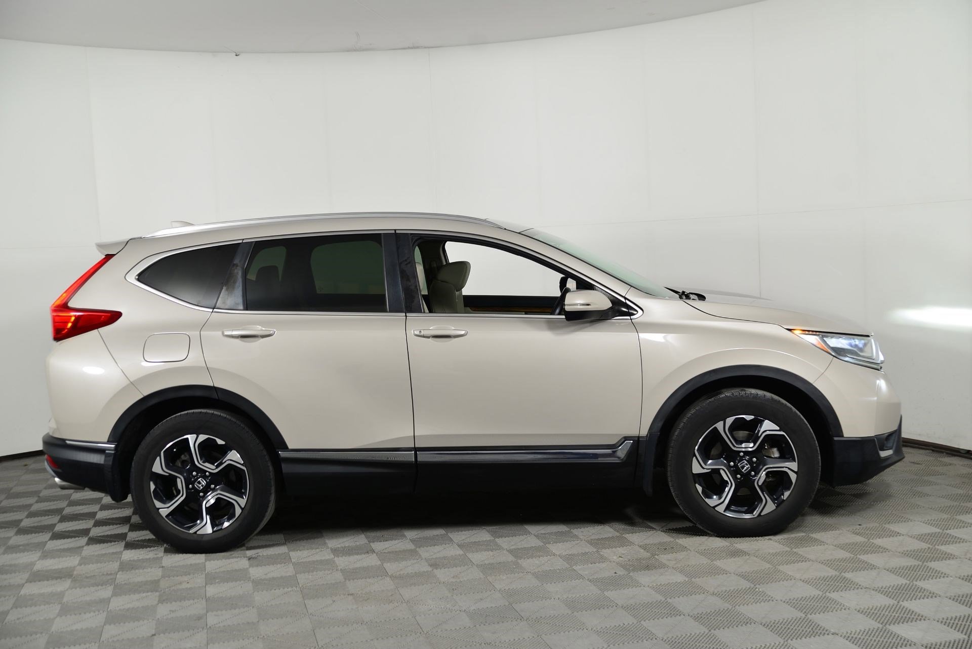 Used 2018 Honda CR-V Touring image 8