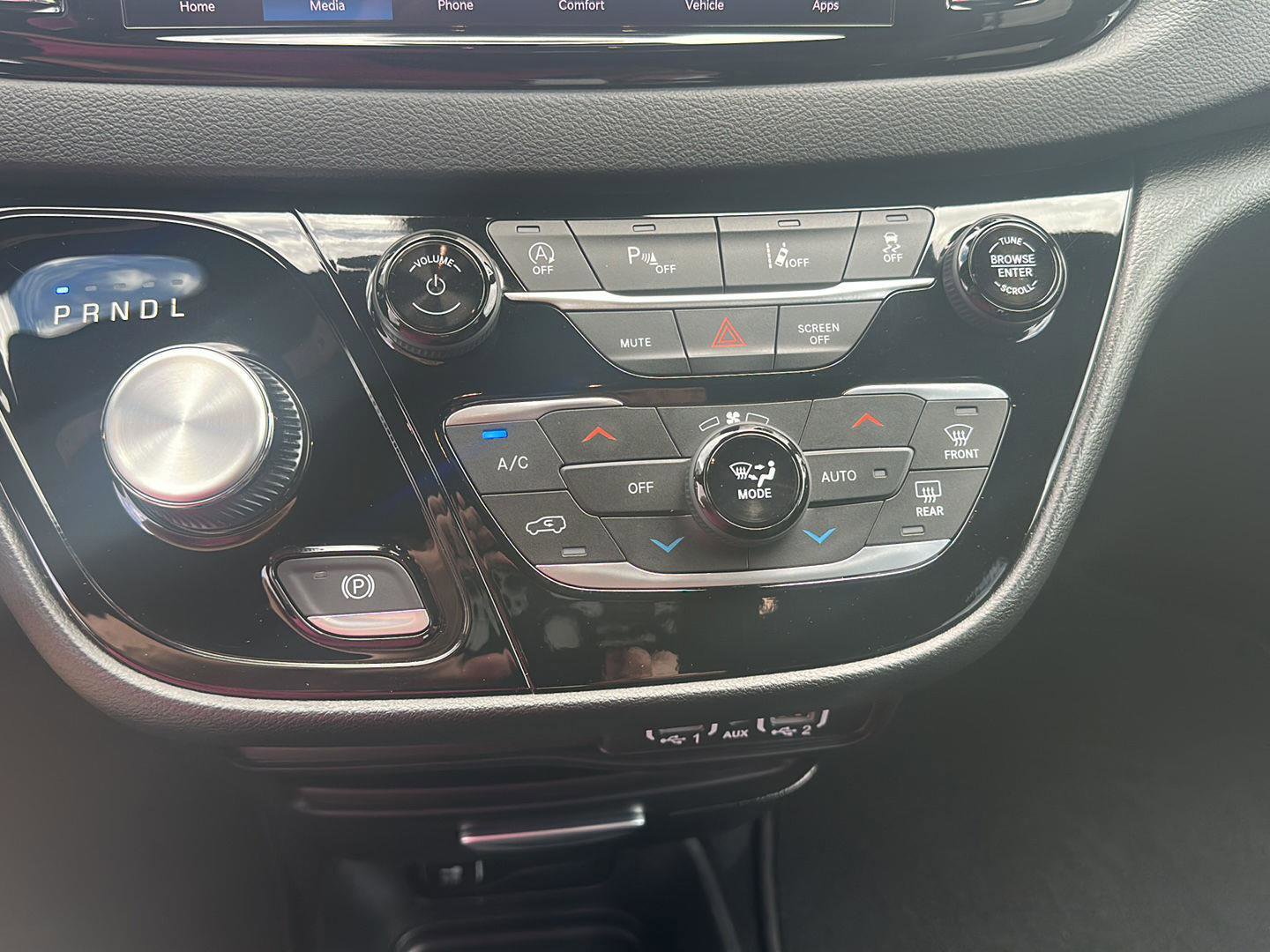 Used 2025 Chrysler Pacifica Select image 17