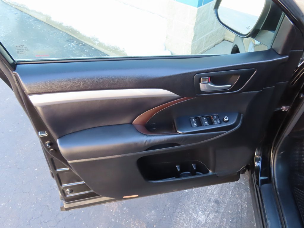 Used 2015 Toyota Highlander XLE image 23