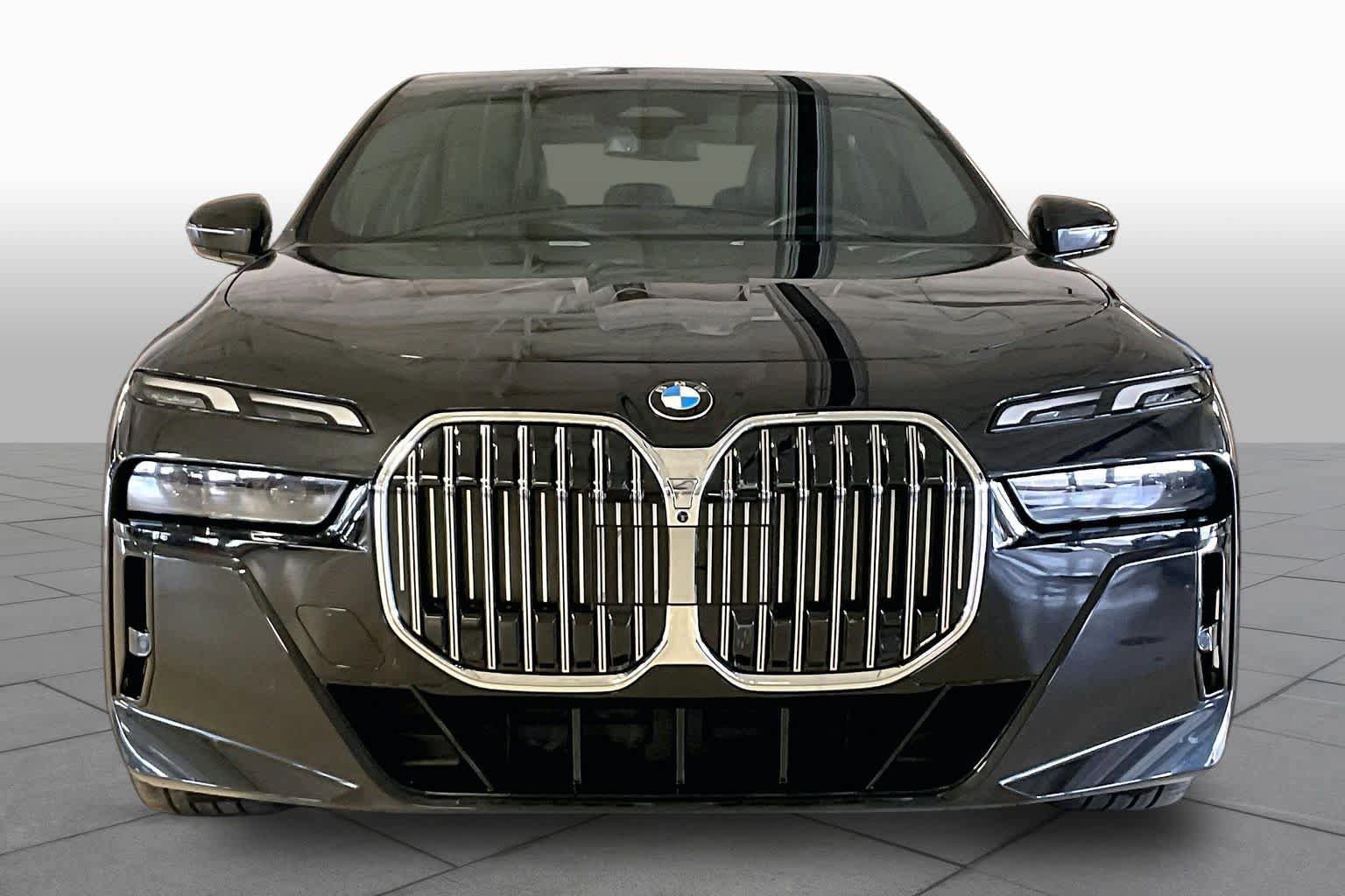 Certified 2025 BMW 740i RWD image 3