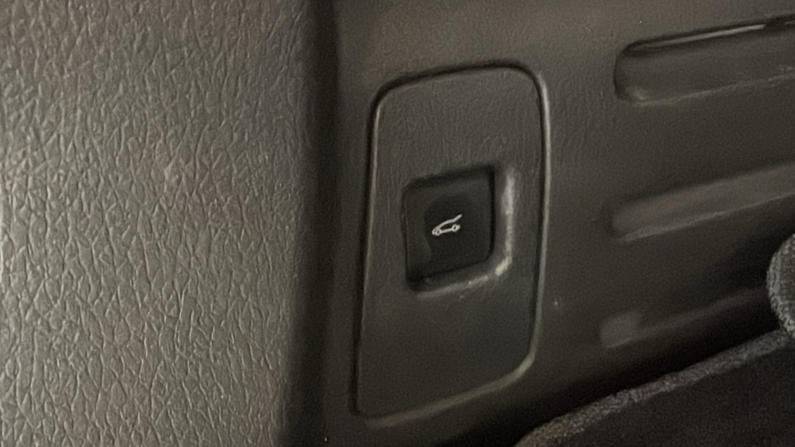 Used 2015 Lincoln MKX AWD w/ Equipment Group 102A image 29