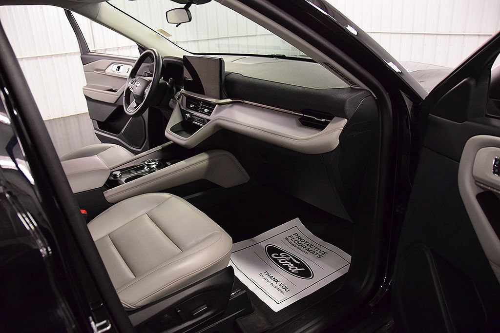 Used 2025 Ford Explorer Active w/ Active Comfort Package AWD/4WD image 31