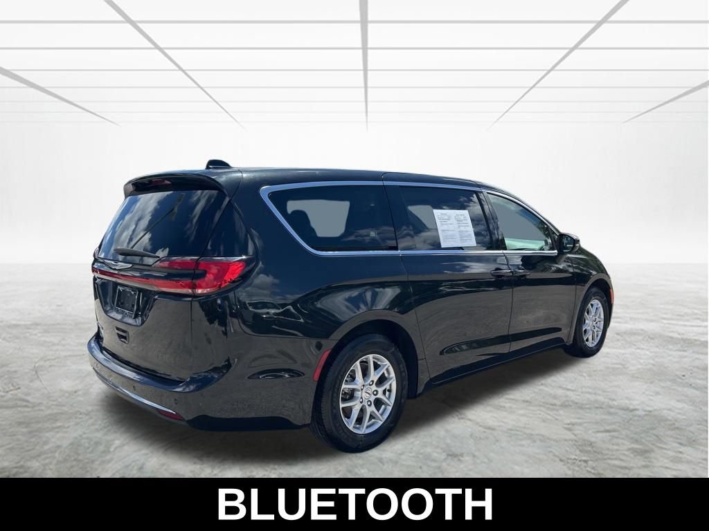 Certified 2023 Chrysler Pacifica Touring-L image 5