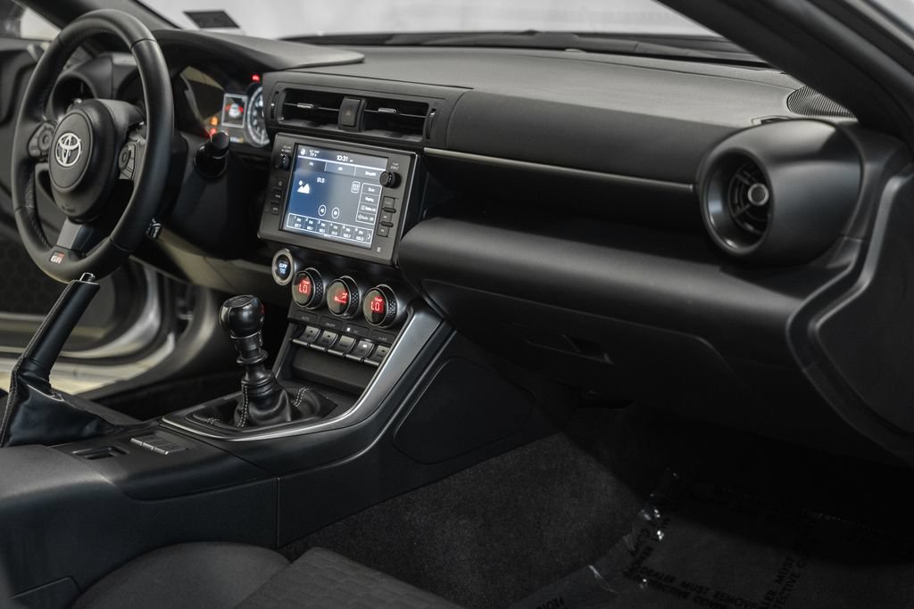 Used 2023 Toyota GR86 RWD image 16